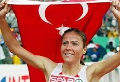 Ayhan, Alptekin'e dava açtı