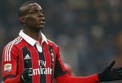Balotelli'ye 'Muz' cezasız kalmadı