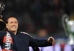 Silvio Berlusconi'yi bu video ile uğurladılar!