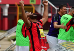 Brezilya Ligi'ne sakat sakat gol atan Paulo Henrique damga vurdu..