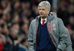 Arsene Wenger'in düşüşü İngiliz basınında