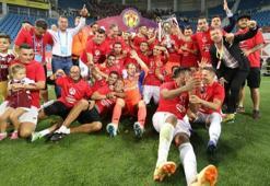 Romanya'da Süper Kupa'yı kazanan CFR Cluj'da sıradışı sevinç!
