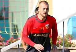 Kayserispor'un yeni golcüsü Denis Alibec, takıma katıldı