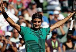 Roger Federer'in bileği bükülmüyor