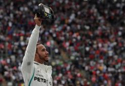 Formula 1'de şampiyon Lewis Hamilton!