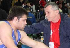 Salih Bora, Azeri "minderine" alışamadı