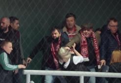 Rusya'da tribünler karıştı! Lokomotiv - Spartak derbisinde kavga çıktı...