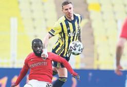 Serdar Aziz net golü kaçırdı