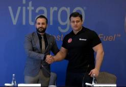 Şampiyon güreşçi Rıza Kayaalp'e sponsor desteği