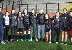 Geleceğin kadın futbolcularını yetiştirmeye başladı