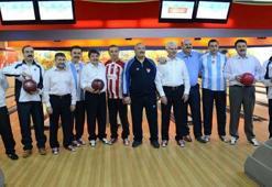 Vekiller bowling oynadı