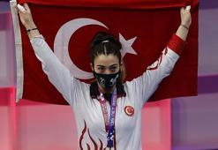 Milli halterci Berfin Altun'dan bronz madalya