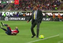 Teknik direktörden rakip takımın futbolcusuna şok!