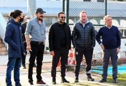 Beşiktaş Başkanı Ahmet Nur Çebi takımın antrenmanını izledi