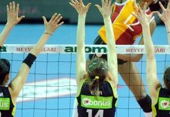 Voleybolda derbili açılış