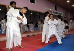 Suriyeli çocuklara judo eğitimi