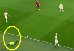 Çekya - Belçika maçında saha görevlisi herkesi korkuttu! Futbolcular akın etti...