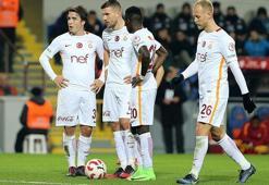 Galatasaray'da takımın yarısı değişiyor!