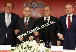 Futbol ailesi teröre karşı sahada!