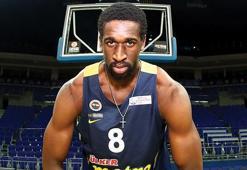 Ekbe Udoh'tan kar topu savaşı