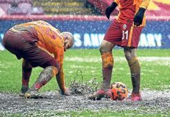 Galatasaray zemin sorununu sezon sonunda çözecek