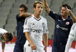Hasan sahada, Mami tribünde