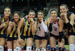 Şampiyon meleklerin futbol keyfi