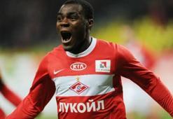 Emenike geliyor!