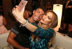 Jennifer Lopez kuzenine Ronaldo'yu hediye etti!