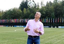 Van Basten: Hep hocaları konuşuyoruz