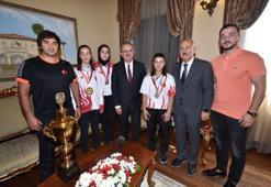 Şampiyonlardan Vali Karaloğlu'na ziyaret