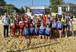 Play voleybolunda ödüller verildi