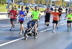9 Eylül Yarı Maratonu'nda Gelaw ve Kılıç şampiyon