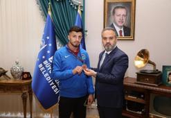 Avrupa üçüncüsü Ergen'den Bursa Büyükşehir Belediye Başkanı Aktaş'a ziyaret
