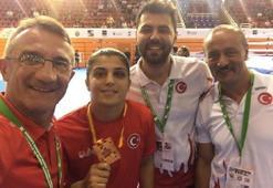 Milli boksörler Buse Naz Çakıroğlu ve Elif Güneri Avrupa Şampiyonu