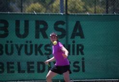 Bursa Büyükşehir Belediyesporlu raketler madalyaları topladı