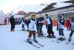 Geleceğin şampiyon kayakçıları Palandöken'de yetişiyor