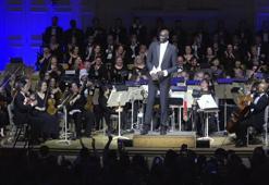 NBA'in en uzun oyuncusu orkestra şefi olursa...
