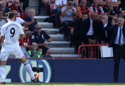 İngiltere, Mourinho'dan memnun