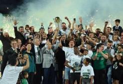 Denizlispor'da görkemli şampiyonluk kutlaması (VİDEO)