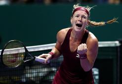 Sloane Stephens, Naomi Osaka karşısında, Kiki Bertens de Angelique Kerber önünde 2-1 galip geldi