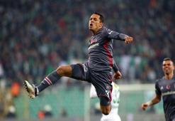 Beşiktaş'ın yıldız ismi Adriano hakkında bomba transfer iddiası!