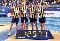 4x200 metrede U20 rekoru