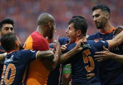 Galatasaray - Başakşehir maçında büyük olay! Ortalık karıştı...