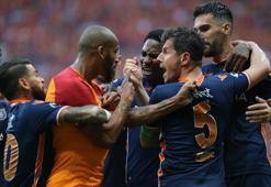 Galatasaray-Başakşehir maçında gol geldi, kavga çıktı! İşte maçtan kareler...
