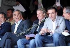 Aslan'dan yakın takip