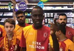 Taraftar Falcao'ya seslendi: Bu çocuk bekar mı kalsın?