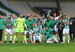 Konyaspor Soyunma Odasında Büyük Coşku!