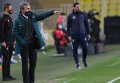 Aykut Kocaman Başakşehir'de ilk galibiyetini Fenerbahçe'den aldı