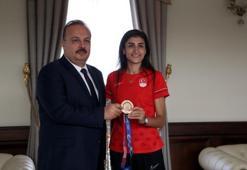 Hatice Kübra İlgün'den Vali Canbolat'a ziyaret